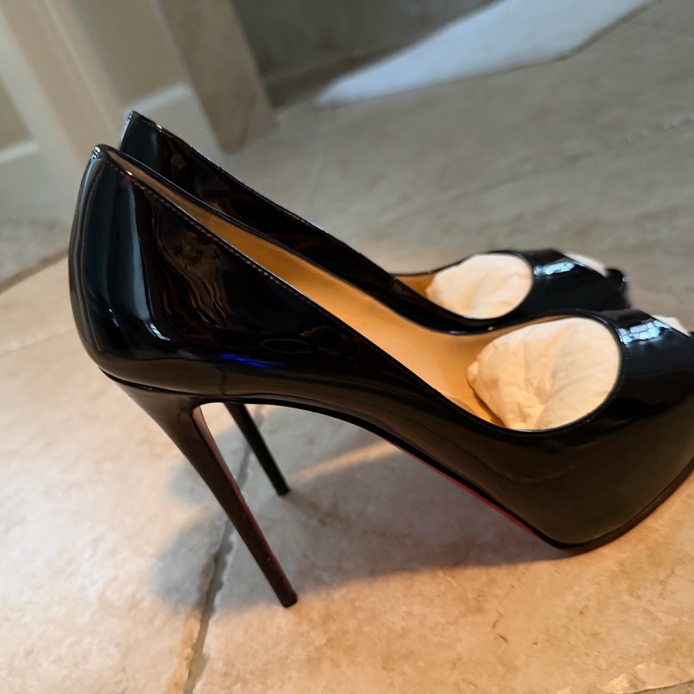 Christian Louboutin Black Patent Peep-Toe Pumps with Red Sole - Picture 2 of 4
